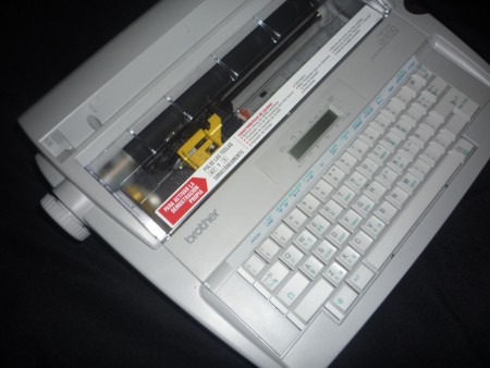 Máquina de Escribir Electrónica Brother GX-8750 Con Memoria y Pantalla Digital   $100.00  USADO (1 sola vez)